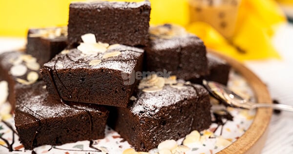 kahveli-brownie-asama10-yemekcom