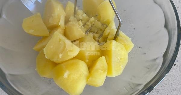3-malzemeli-cubuk-patates-yapim2