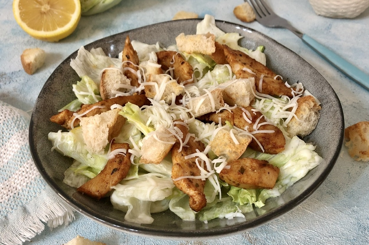 Her Öğünde Yenir: Sezar Salata