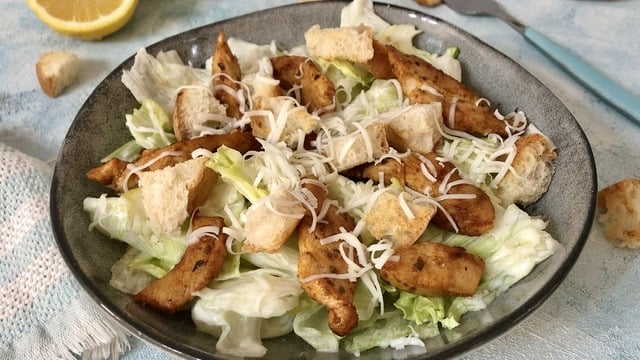 Her Öğünde Yenir: Sezar Salata