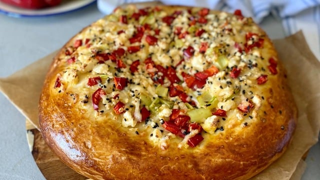 Pizza Tadında: Bol Malzemeli Kahvaltı Ekmeği