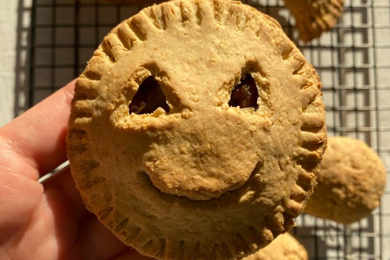 Yüzleri Güldürür: Glutensiz Fit Elmalı Mini Turta