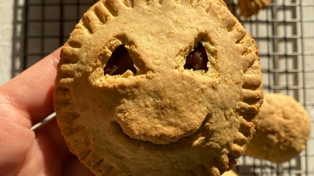 Yüzleri Güldürür: Glutensiz Fit Elmalı Mini Turta