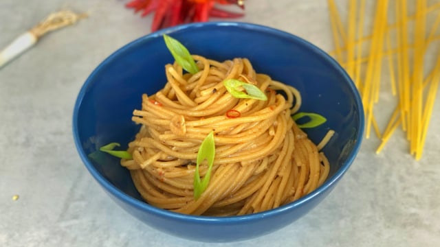 Uzak Doğu Usulü: Sarımsaklı Spagetti