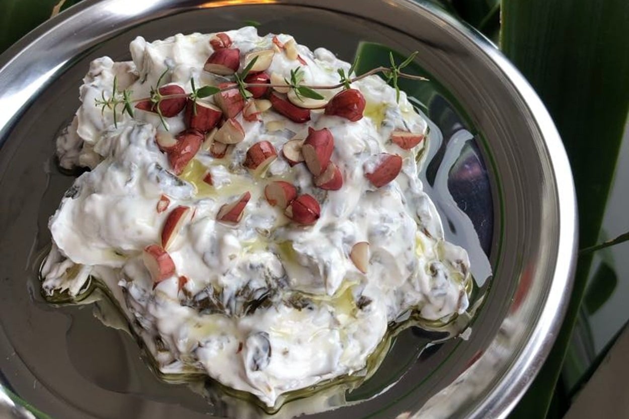 Yemeklere Eşlikçi: Yer Fıstıklı Pazılı Kuru Cacık