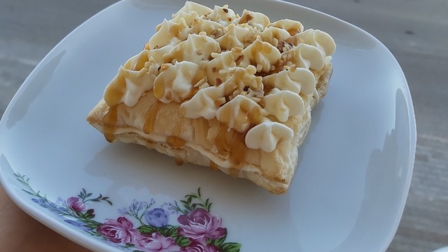 Karamel Aşkına: Karamelli Milföy Tatlısı
