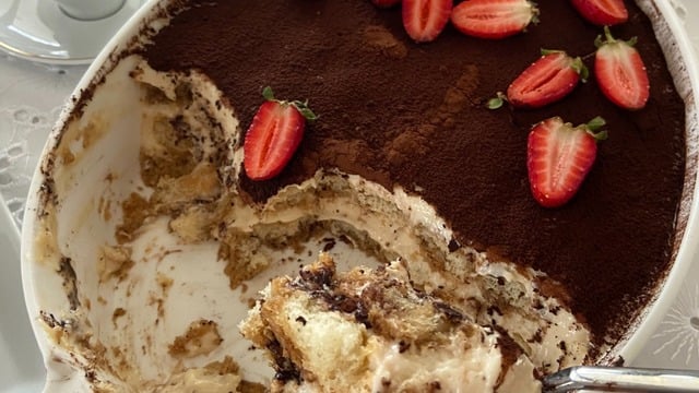 İpeksi Kremasıyla: Kedidilli Tiramisu