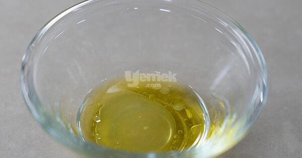 domates-salatasi-asama4-yemekcom
