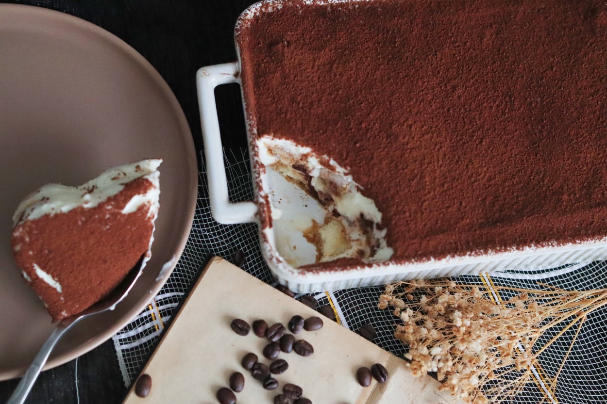 Kaşık Kaşık Lezzet: Bol Kremalı Tiramisu