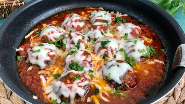 Tek Tavada: Kaşarlı Soslu Köfte