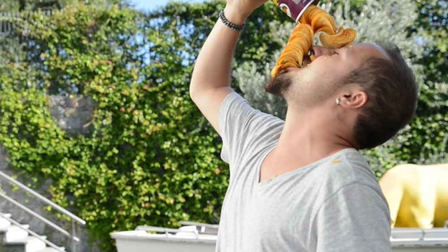 Bir Kutu Problemi: Pringles Aslında Nasıl Yenir? [İZLE]