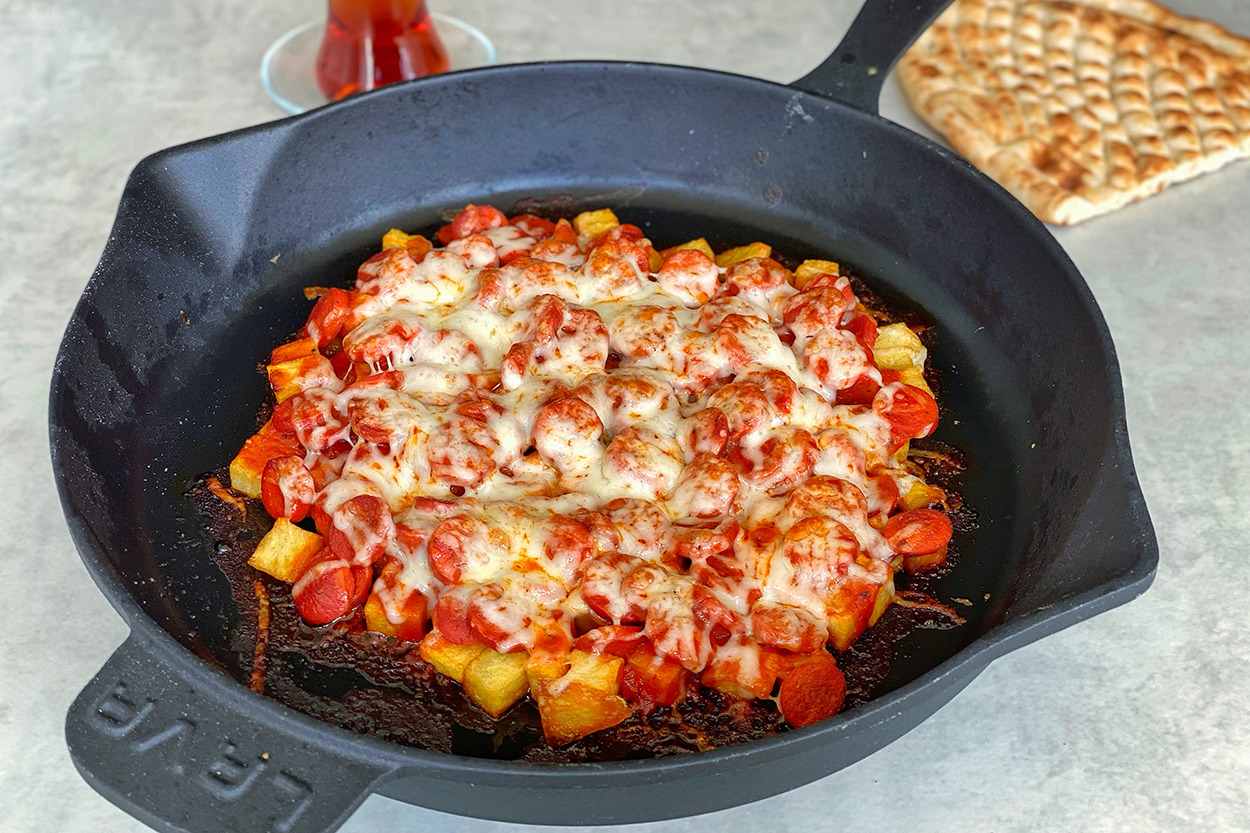 Pazar Kahvaltısı Yıldızı: Patatesli Soslu Sosis