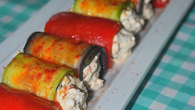 Davet Sofralarına: Otlu Peynirli Sebze Sarma