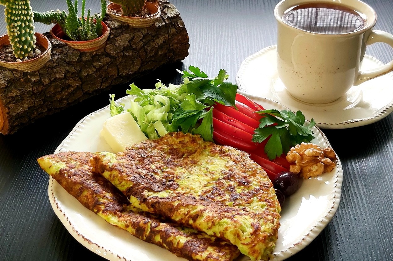 Sağlıklı Kahvaltılık: Yulaflı Kabaklı Omlet