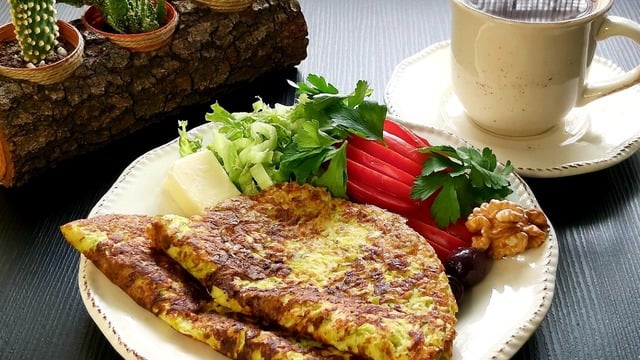 Sağlıklı Kahvaltılık: Yulaflı Kabaklı Omlet