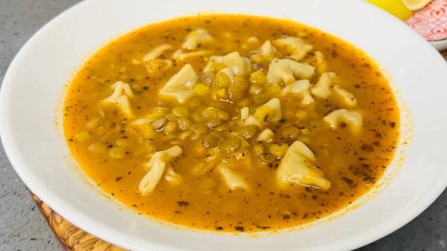 Çok Besleyici: Mantılı Yeşil Mercimek Çorbası