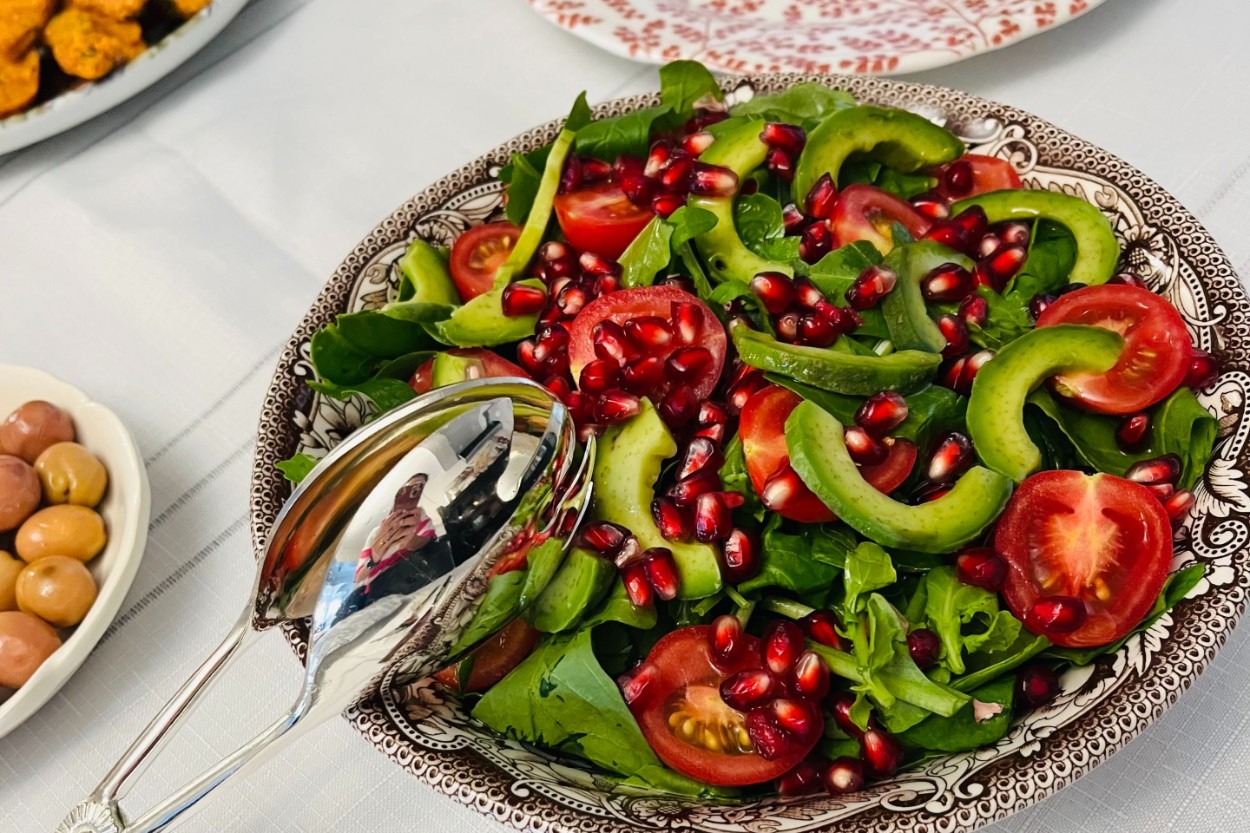 Her Öğüne Yakışır: Avokadolu Roka Salatası