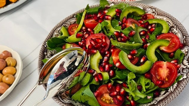 Her Öğüne Yakışır: Avokadolu Roka Salatası