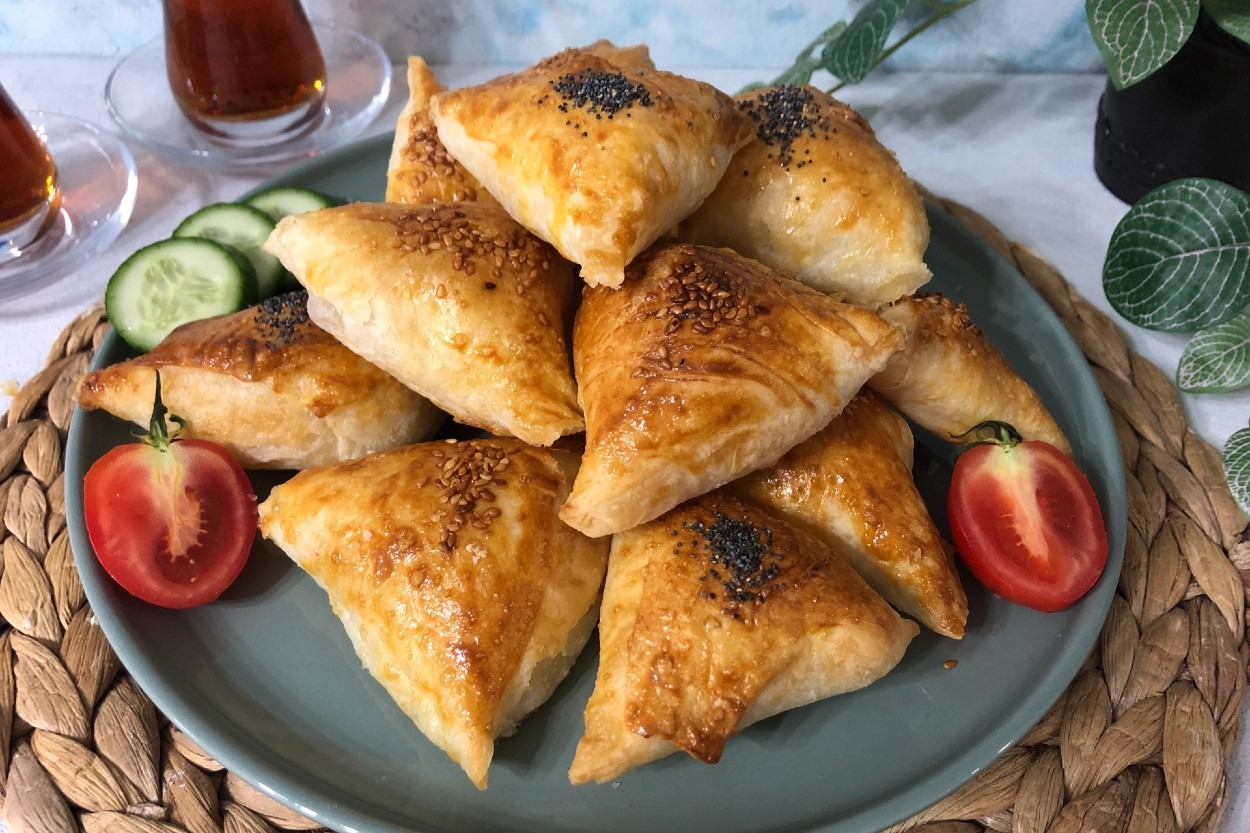 Çıtır Çıtır Oluyor: Patatesli Kaşarlı Muska Börek