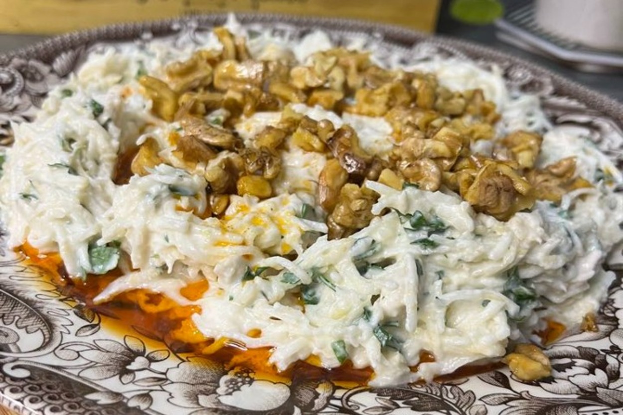 Cevizle Şahane: Tavuklu Kereviz Salatası
