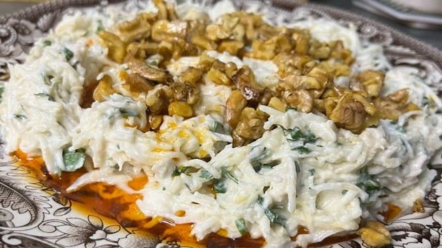 Cevizle Şahane: Tavuklu Kereviz Salatası