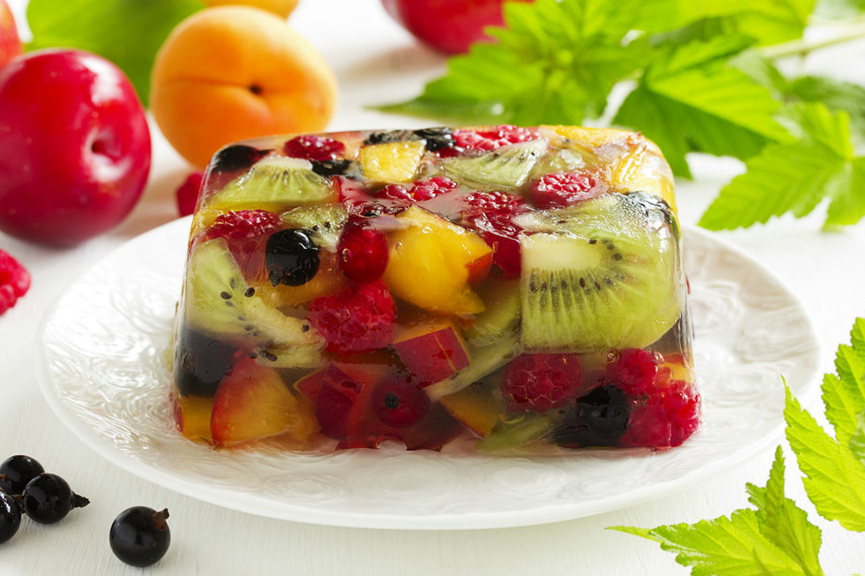 Tatlı Serinlik: Jöleli Meyve Salatası