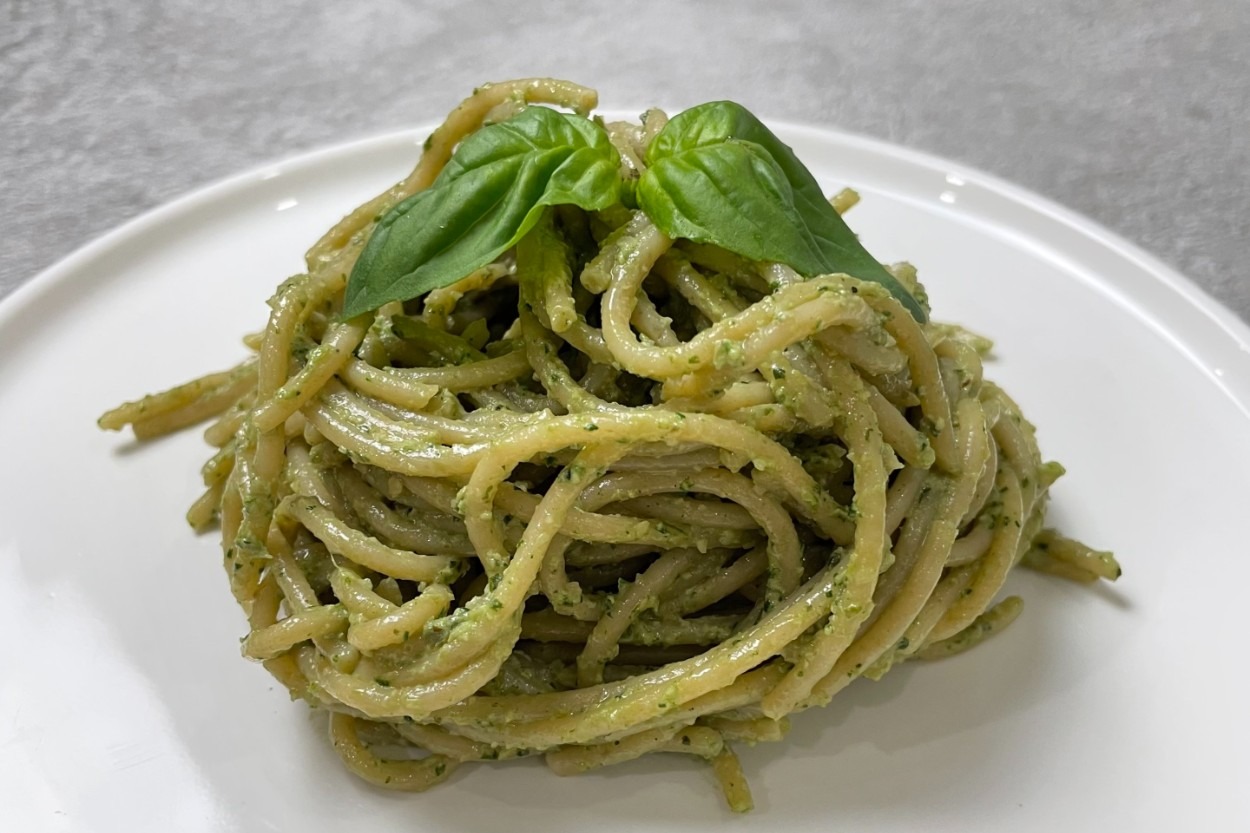 En Sağlıklısından: Ev Yapımı Pesto Soslu Makarna