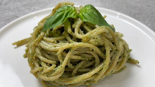 En Sağlıklısından: Ev Yapımı Pesto Soslu Makarna