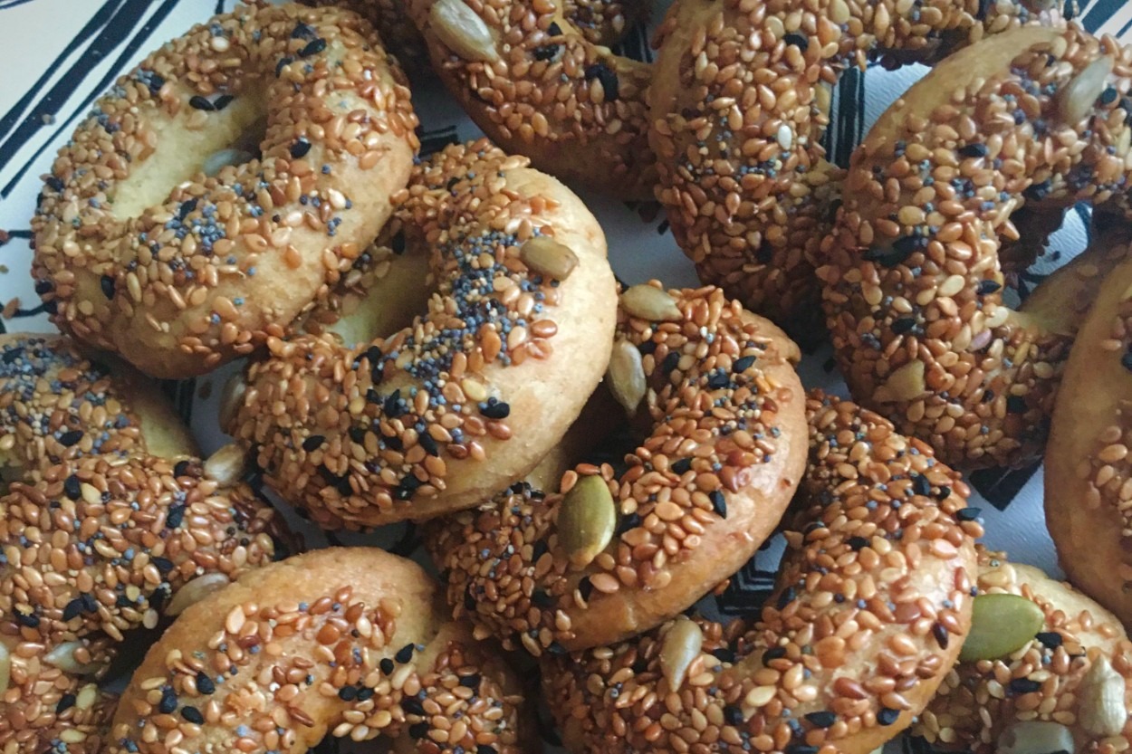 Mahlep Kokar: Tereyağlı Susamlı Simit Kurabiye