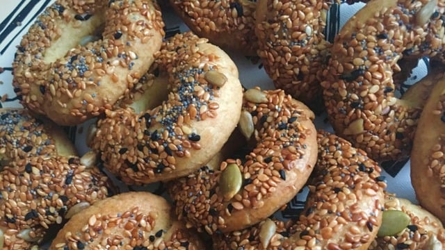 Mahlep Kokar: Tereyağlı Susamlı Simit Kurabiye