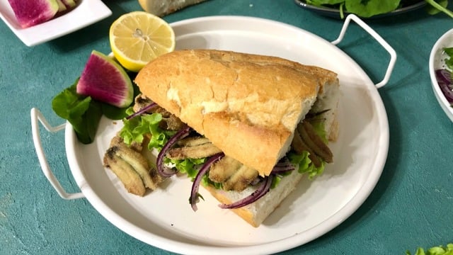 Denizden Çıkan Lezzet: Ekmek Arası Hamsi Tava