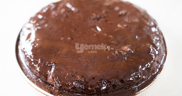 tavada-soslu-kakaolu-hizli-kek-asama9-yemekcom