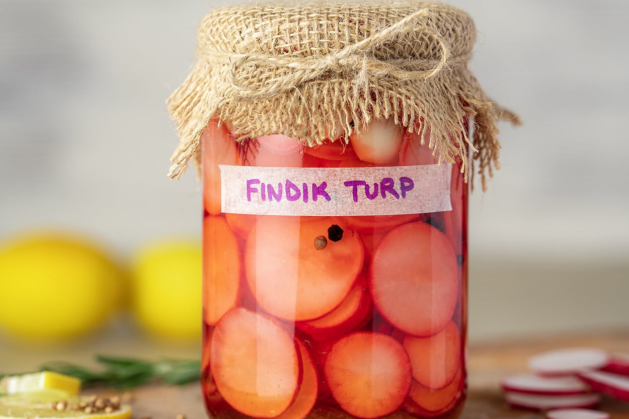 Çok Estetik Görünür: Fındık Turp Turşusu