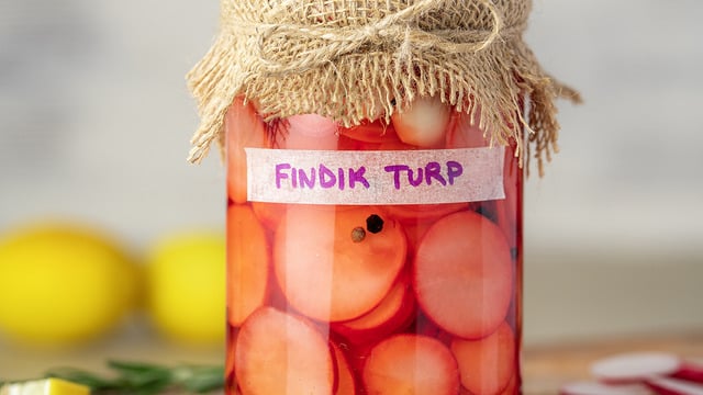 Çok Estetik Görünür: Fındık Turp Turşusu