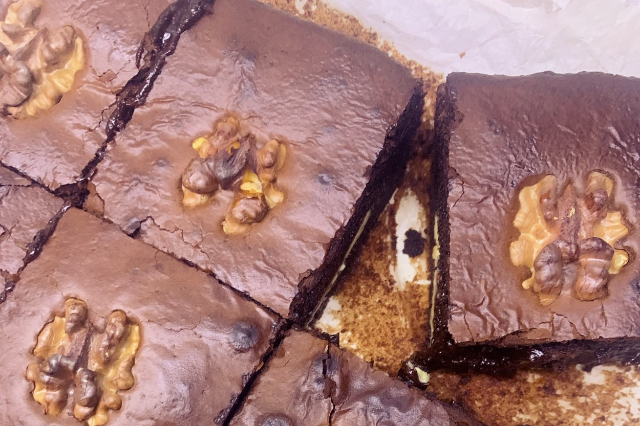 Tam Ölçülü: Beyaz Çikolatalı Browni