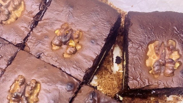 Tam Ölçülü: Beyaz Çikolatalı Browni