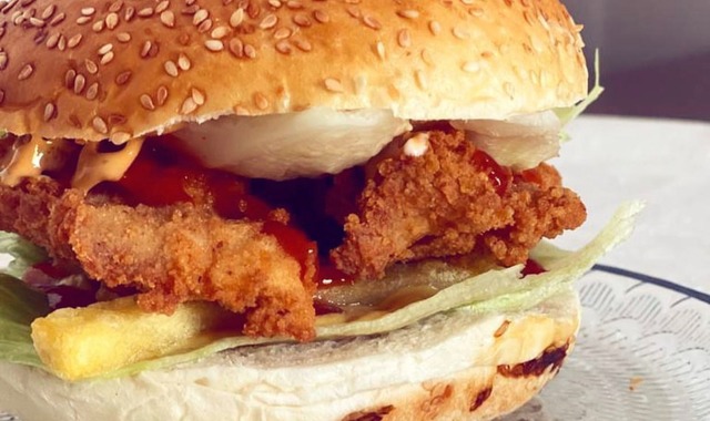 En Kolay Haliyle: Ev Yapımı Tavuk Burger