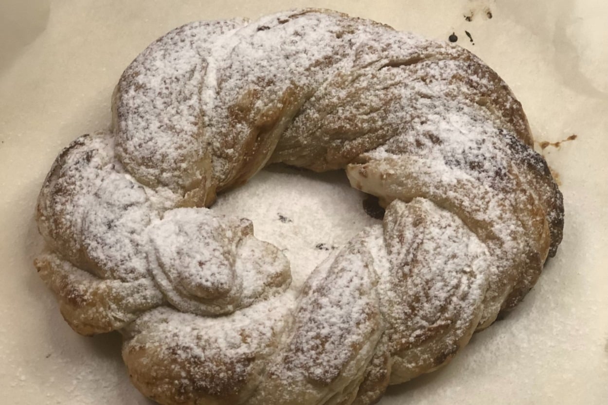 Pastaneden Almış Gibi: Tahinli Cevizli Milföy Çörek