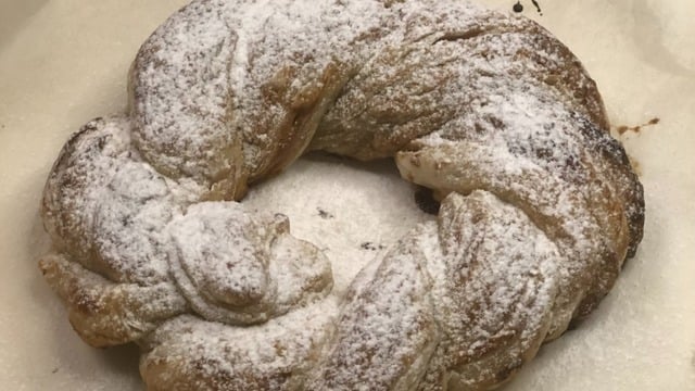 Pastaneden Almış Gibi: Tahinli Cevizli Milföy Çörek