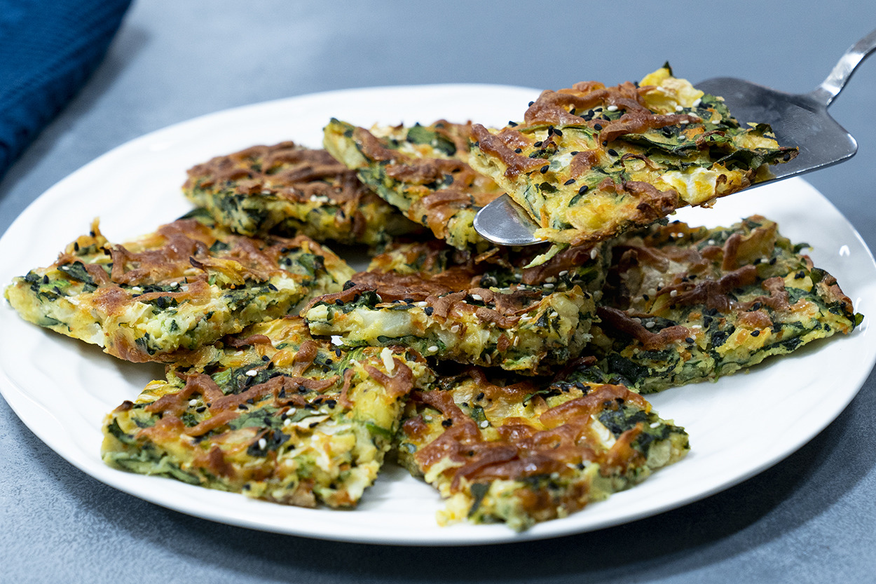 Yufkasız ve Pratik: 4 Kaşık Un İle 1 Tepsi Börek