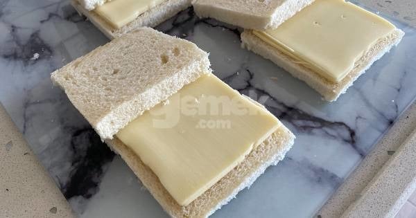 5-dakikada-tavada-yumurtali-tost2