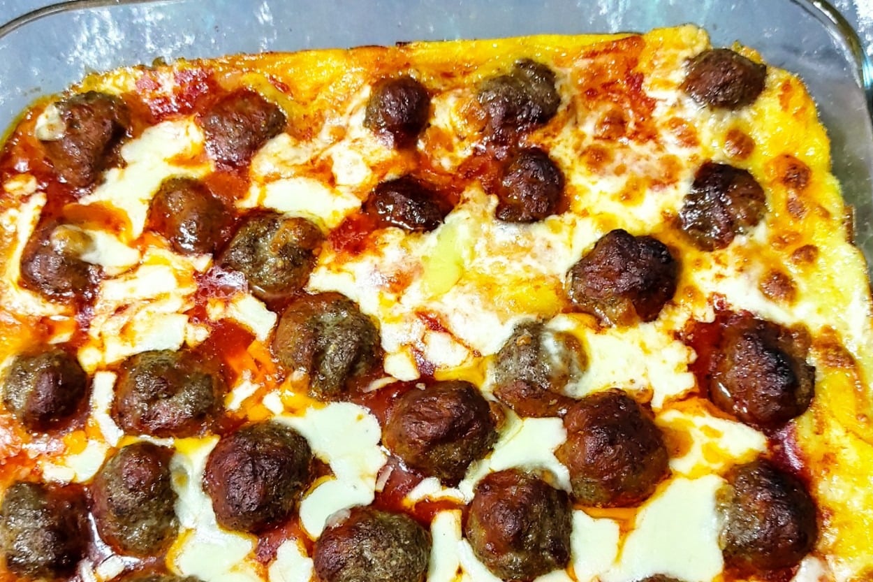 Kalabalık Sofralara: Patates Püreli Kaşarlı Köfte
