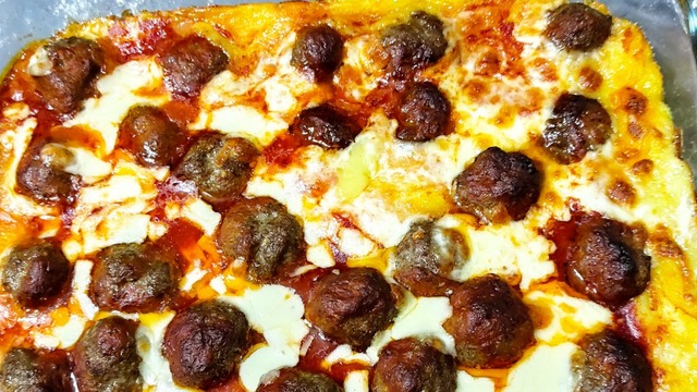 Kalabalık Sofralara: Patates Püreli Kaşarlı Köfte