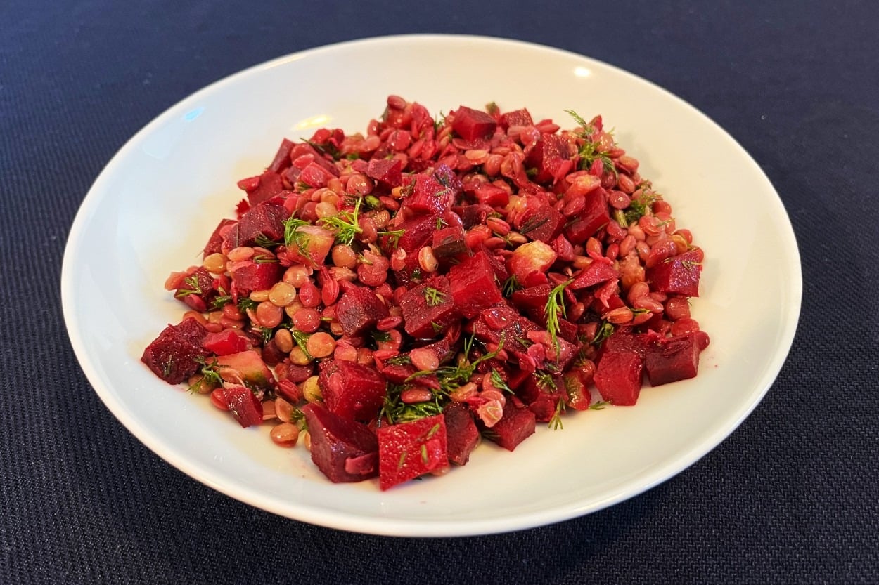 Mayhoş Tadıyla: Pancarlı ve Yeşil Elmalı Mercimek Salatası