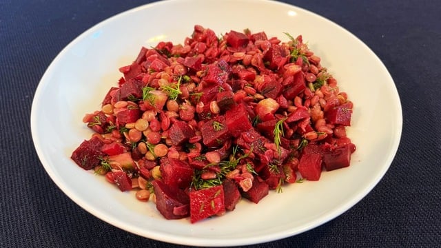 Mayhoş Tadıyla: Pancarlı ve Yeşil Elmalı Mercimek Salatası