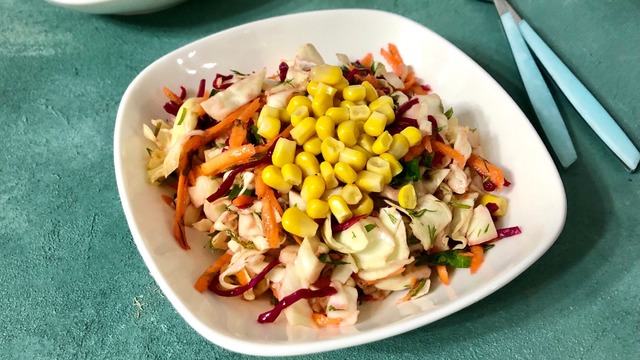 Vitamin Dolu: Lahanalı Kış Salatası