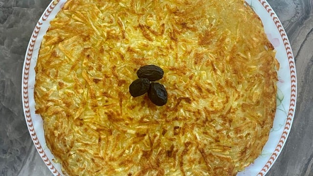 Kahvaltı Sofralarına: Kaşarlı Hindi Fümeli Patates Tava