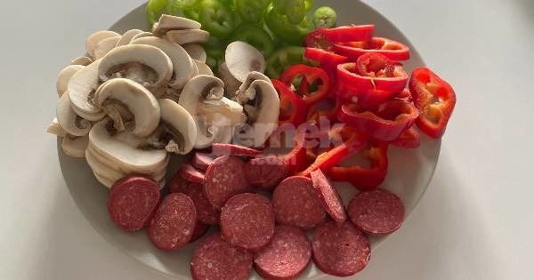 ekmek-hamurundan-tepsi-pizzasi2