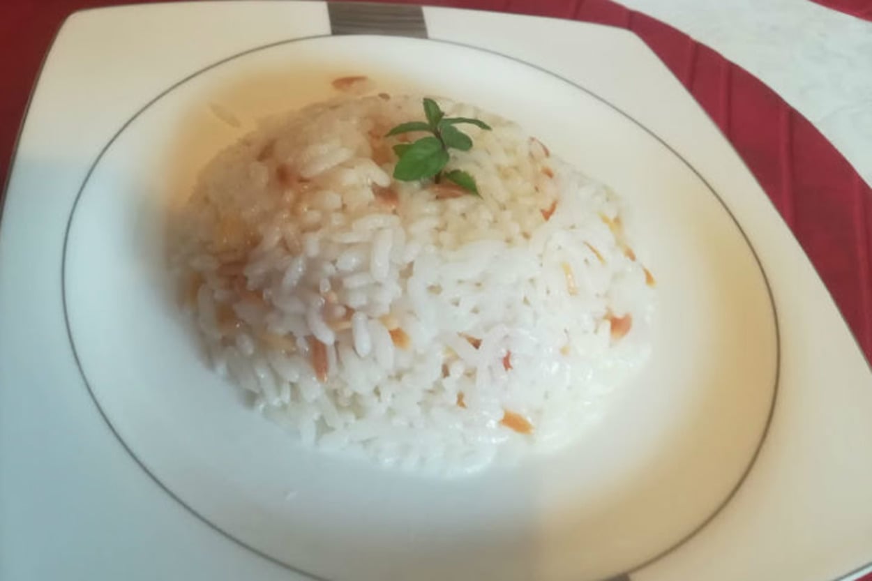 Bir Tabak Yetmez: Arpa Şehriyeli Pirinç Pilavı