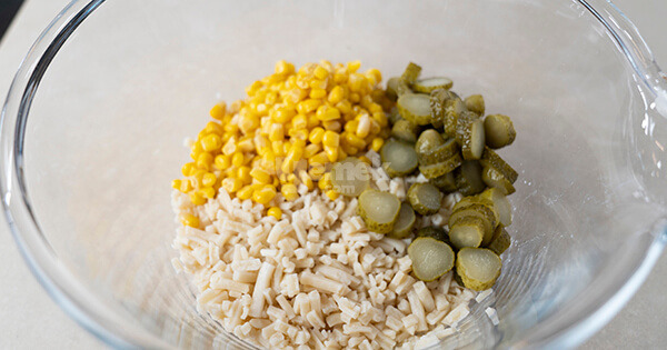 eriste-salatasi-asama2-yemekcom